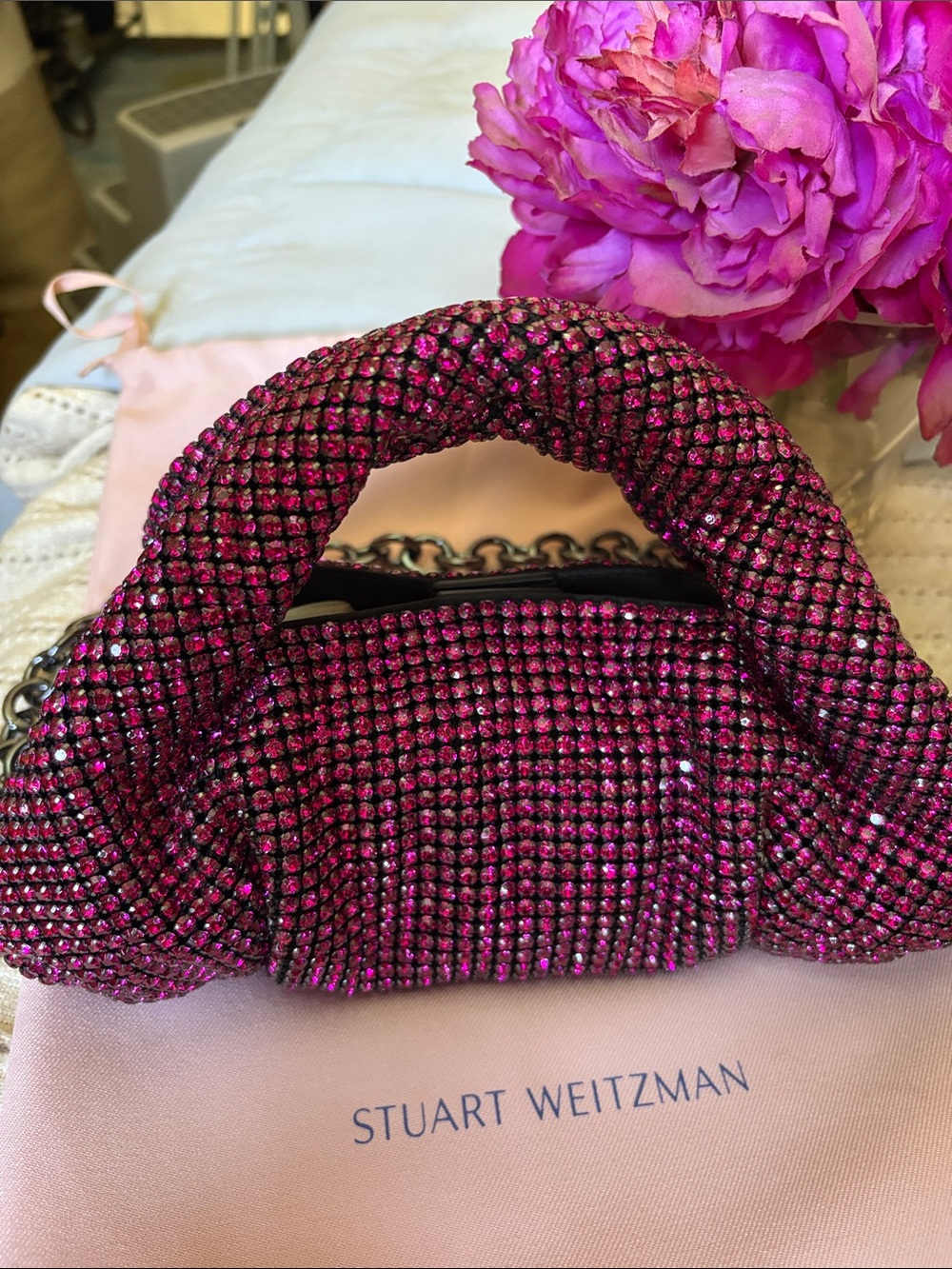 Stuart Weitzman mini moda Crystal bag. Embellished in beautiful magenta crystals